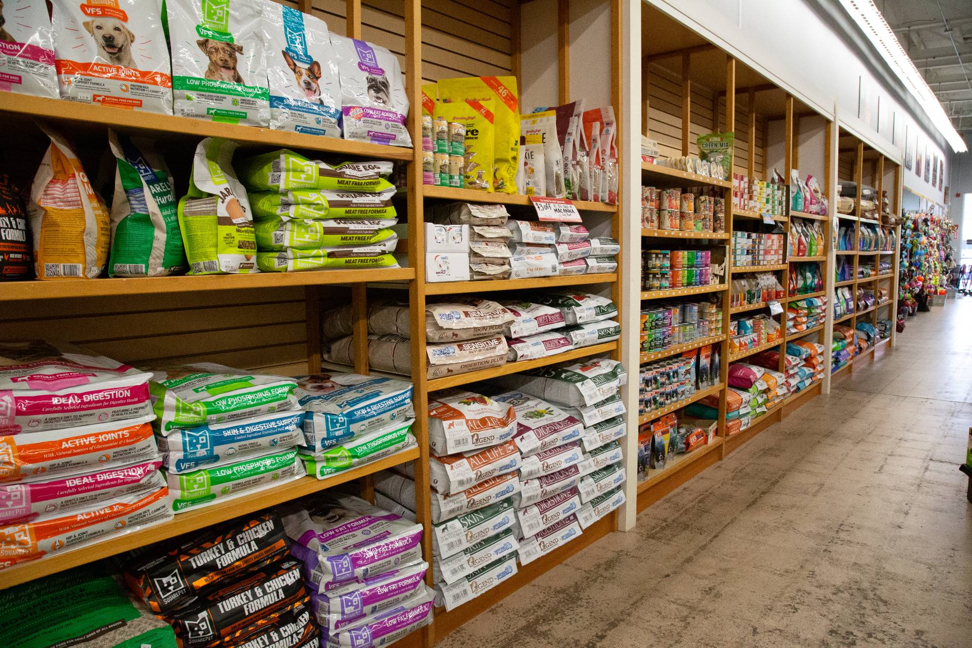 Organic pet outlet food store